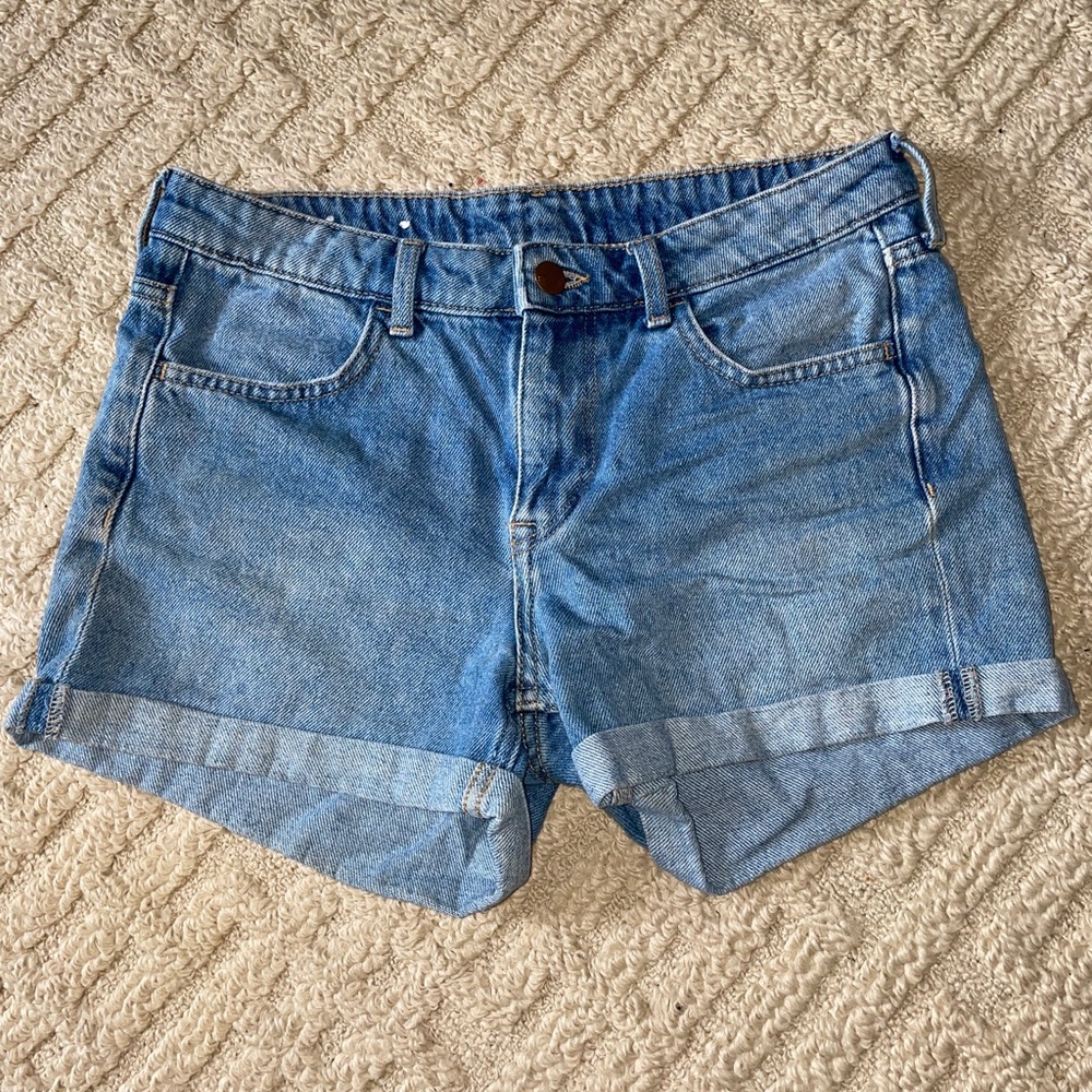 SOLD. Midrise denim shorts